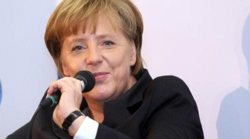 IMAGINI RARE cu Angela Merkel. În ce ipostaze a fost surprins cancelarul german, într-un liceu din Berlin (VIDEO)