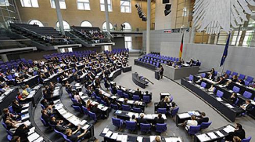 Serverul Parlamentului Germaniei, la pământ