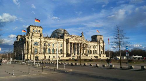 HACKERI încă neidentificaţi au atacat serverul Parlamentului german
