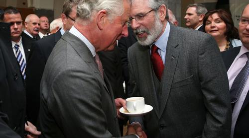 Întâlnire istorică între prințul Charles și liderul Sinn Fein, Gerry Adams