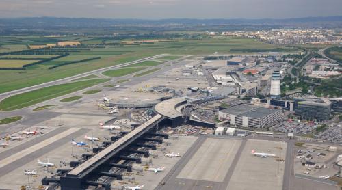 Angajaţi ai aeroportului din Viena, suspectaţi de trafic cu fiinţe umane