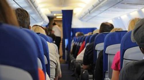 Pe lângă panică, transportul cu avionul la distanţe mari este asociat cu riscul major de surditate, embolie pulmonară, răceli şi alte infecţii
