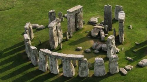 Mii de hippioţi şi atei au luat cu asalt Stonehenge
