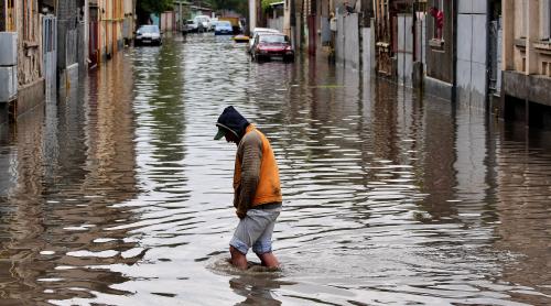 Veşti bune pentru românii afectaţi de inundaţii. Câţi bani ne dă UE 