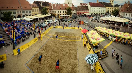 Piata Mare din Sibiu se transforma in plaja