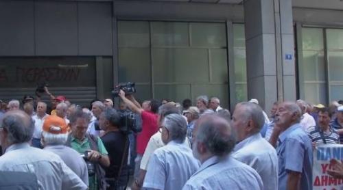 Mii de greci au ieșit în stradă, nemulțumiți de planul de reforme