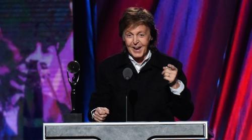 Paul McCartney şi Ringo Starr la ceremonia Rock and Roll Hall of Fame. VIDEO