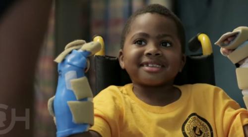 Premieră mondială: Un copil de opt ani, grefă la ambele mâini (VIDEO)