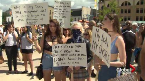 Protest topless în Canada: Dezbrăcaţi-vă cu noi! Sunt doar nişte sâni!