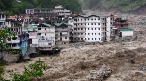Inundaţiile din India au făcut peste 48 de victime