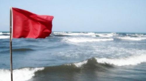 ALERTĂ în sudul litoralului. Salvamarii au arborat steagul roşu 