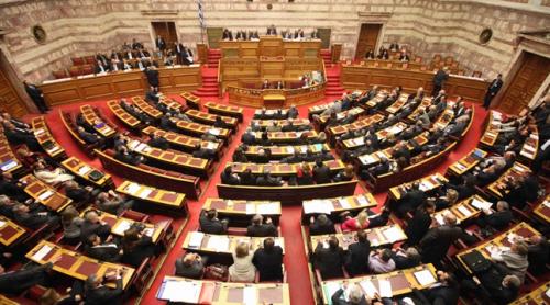 Deputații eleni dezbat cel de-al treilea plan de salvare al Greciei. Noile propuneri trebuie votate până la orele prânzului