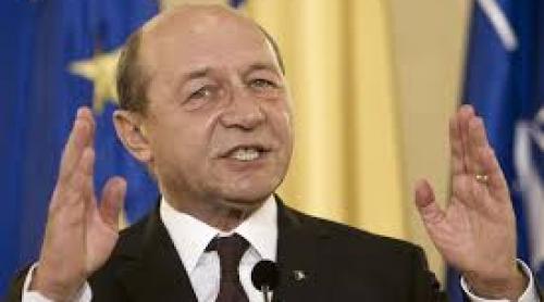 Băsescu anunţă că se înscrie în PMP