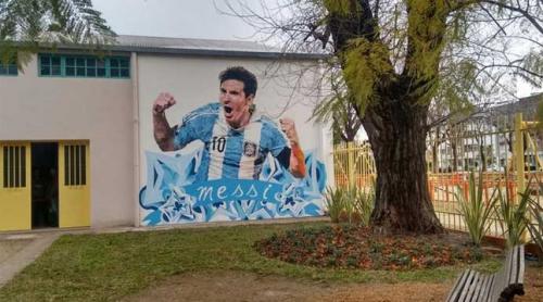 Messi-mania la Rosario. Starul Barcelonei a fost pictat pe scoala la care a invatat