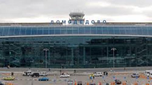 40 de zboruri amânate, pasageri evacuaţi din cauza unui incendiu pe principalul aeroport din Moscova