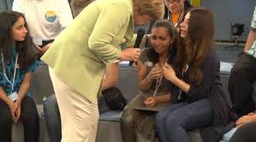 Reem, fetiţia palestiniană care a plâns în faţa cancelarului german Angela Merkel, a primit un nou permis de şedere în Germania până în 2016 