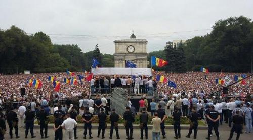Vrem ţara înapoi! Ce vor protestatarii de la Chişinău