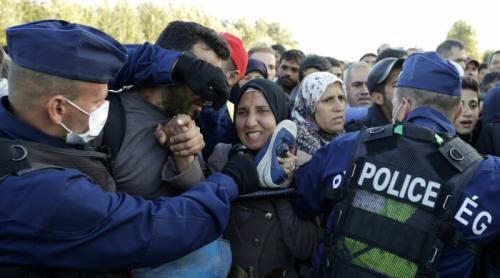 CRIZA REFUGIAŢILOR. Noi incidente în Ungaria. Refugiaţii refuză amprentarea