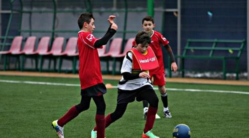 Un antrenor român vrea să revoluționeze fotbalul din întreaga lume cu o vestă (VIDEO)