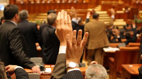 Proiectul privind pensiile speciale ale parlamentarilor, retrimis la comisie