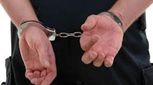 Îl caută autorităţile din CEHIA, însă a fost prins în trafic de poliţiştii vâlceni. Clujeanul, urmărit internaţional, a furat un ceas de 120.000 de euro 