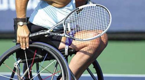 Doi jucători de tenis americani în scaun rulant vin în România să antreneze jucători români
