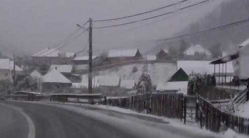 IARNA a pus stăpânire pe județul Neamț. 13.000 de oameni, FĂRĂ ENERGIE ELECTRICĂ din cauza căderilor de zăpadă (VIDEO)