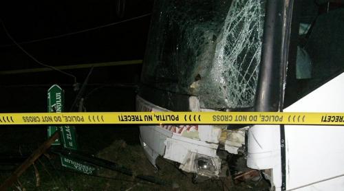 Accident CUMPLIT de autocar în Caransebeş. 26 de persoane au fost rănite. A fost activat CODUL ROȘU