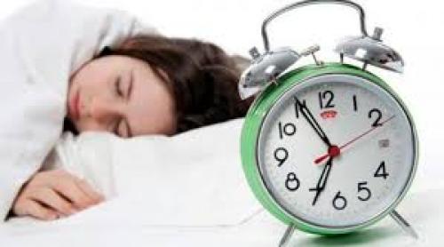 Anual, din cauza schimbării orei, pierdem echivalentul a două săptămâni de somn