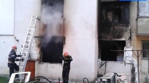 Incendiu puternic într-un bloc din Bucureștii Noi. Un bărbat are arsuri pe 15% din suprafaţa corpului, locatarii au fost evacuaţi