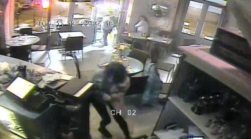 VIDEO. Miraculos! Cum au scăpat două femei de masacrul teroriștilor dintr-un restaurant parizian