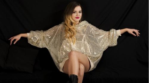 Maria Morelli a lansat al doilea single în limba română, variantă după ”Colindăm iarna”