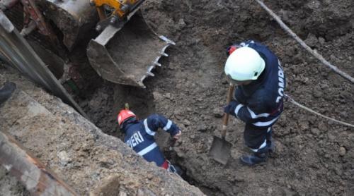 Operațiune dramatică de salvare în Snagov. Doi muncitori sunt prinşi sub un mal de pământ