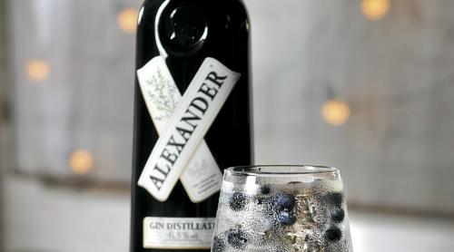 Eleganţă de la prima, la ultima picătură: gin din România, produs exclusiv din distilat
