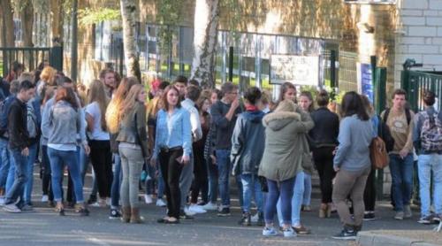Noi amenințări în Franța. Poliția a evacuat sute de elevi din trei licee pariziene
