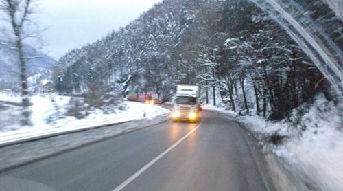 Valea Oltului, BLOCATĂ din cauza unui grav accident rutier. Vezi cum se circulă pe drumurile din țară