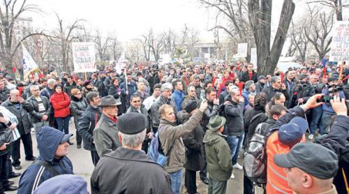 Proteste de amploare în fața Ministerului Mediului. Patronatele și sindicatele din industria alimentară își strigă nevoile