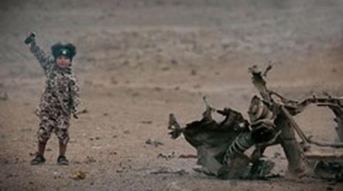 ISIS, propaganda terorii. Un puști pus să detoneze o mașină în care se aflau patru persoane (VIDEO)