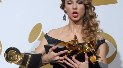 Taylor Swift a câştigat cel mai important Grammy, Albumul anului
