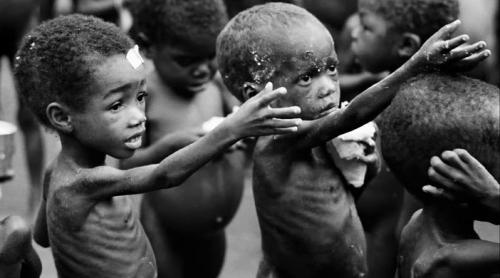 În Nigeria se moare de foame. Cel puțin 6.500 de copii afectați de malnutriție gravă în nord-estul țării