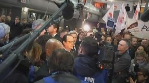 François Hollande, huiduit și insultat la Paris (VIDEO)
