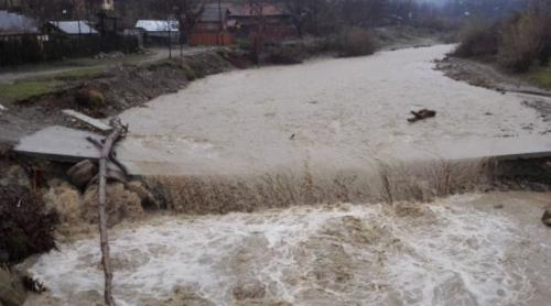Opt bazine hidrografice din Transilvania şi Muntenia, sub COD GALBEN de inundații