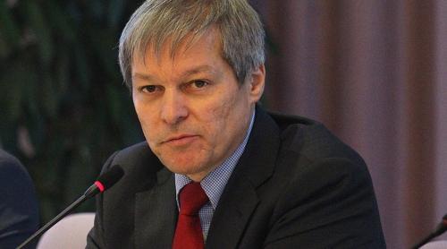 Cioloș vine azi în Parlament. Premierul dă explicații cu privire la schimbarea prefecţilor