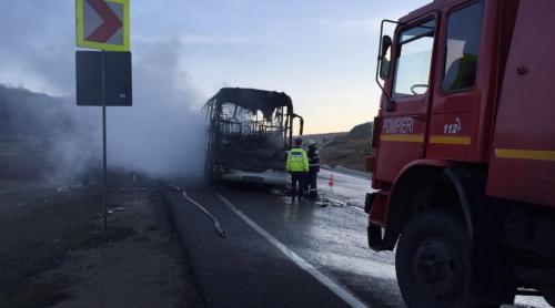 Un autocar cu pasageri a luat foc pe centura Vâlcele - Apahida. Vehiculul a ars în totalitate 