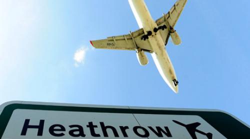 Rumoare pe aeroportul Heathrow. Un avionul cu 132 de pasageri la bord ar fi lovit o dronă la aterizare