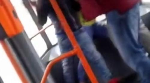 VIDEO. Viaţa bate RATB-ul: scandal, pumni şi cuţite din cauza manelelor în tramvaiul 41