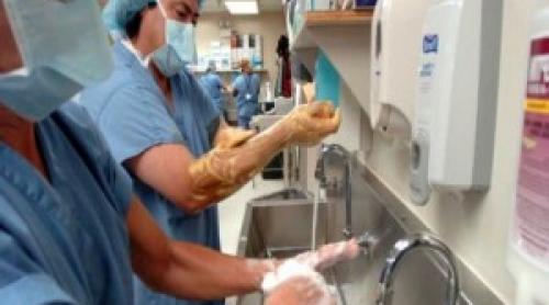 Dr Narcis Copcă: Chirurgi cu mâinile ca 
