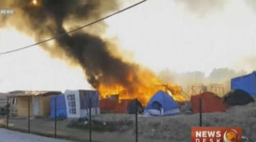 Violențe în Franța, între refugiați afgani și sudanezi. Zeci de răniți în tabăra de la Calais (VIDEO)