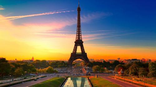  Bonus la Euro 2016.15 minute de glorie pe Turnul Eiffel.