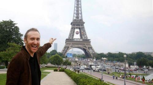Show DJ David Guetta, lângă Turnul Eiffel (video)